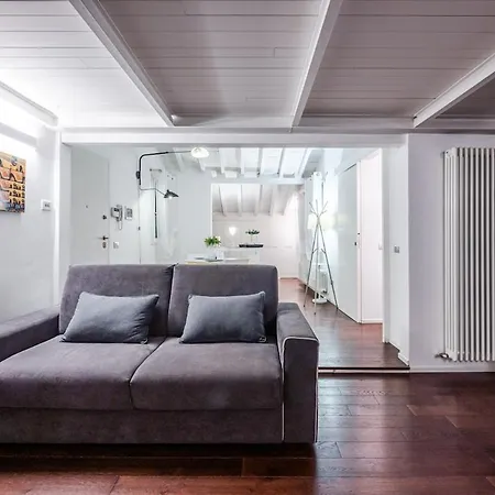 Ghirlandina Loft - In The Historic Center Of Modena