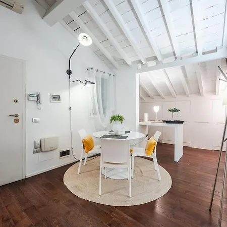 Ghirlandina Loft - In The Historic Center Of Apartmán *