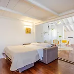 아파트 Ghirlandina Loft - In The Historic Center Of *