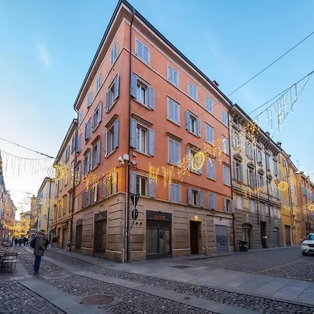 Apartment Ghirlandina Loft - In The Historic Center Of *