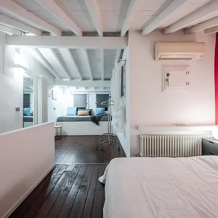 Apartment Ghirlandina Loft - In The Historic Center Of *