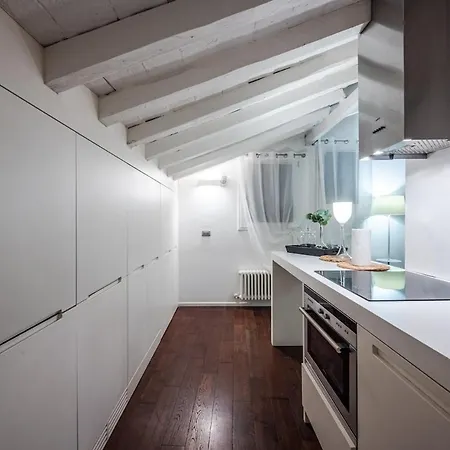 Ghirlandina Loft - In The Historic Center Of *
