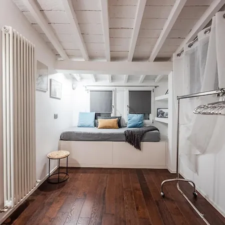 Ghirlandina Loft - In The Historic Center Of Módena