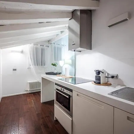 Ghirlandina Loft - In The Historic Center Of Apartment Modena