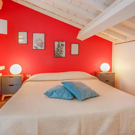 아파트 Ghirlandina Loft - In The Historic Center Of 모데나