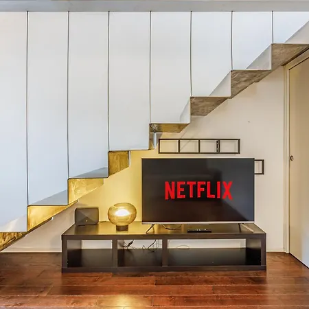 Ghirlandina Loft - In The Historic Center Of דירה *