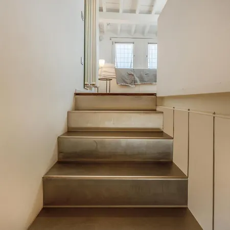 Ghirlandina Loft - In The Historic Center Of דירה