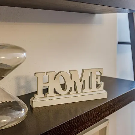 Ghirlandina Loft - In The Historic Center Of דירה