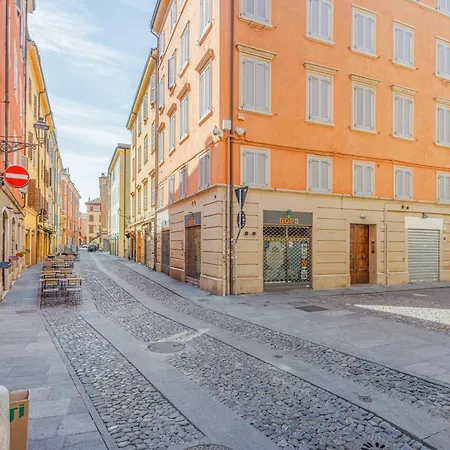 Ghirlandina Loft - In The Historic Center Of * 모데나