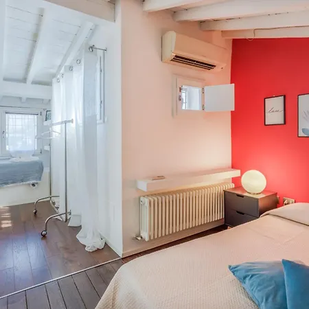 Ghirlandina Loft - In The Historic Center Of מודנה